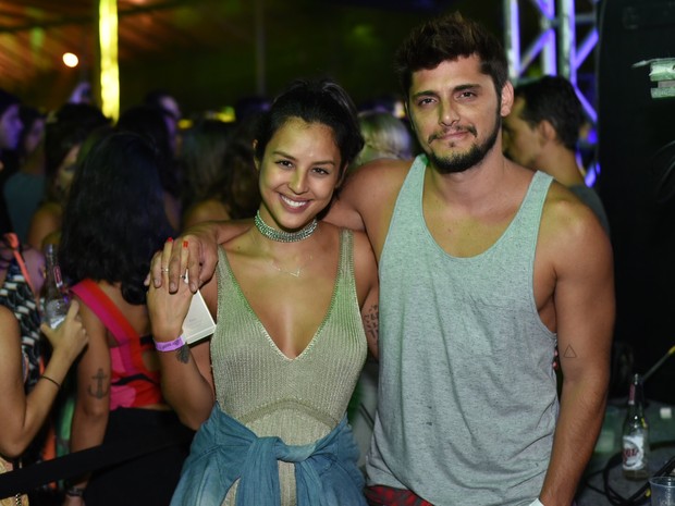 Bruno Gissoni e Yanna Lavigne em show na Zona Norte do Rio (Foto: Ari Kaye/ Divulgação)
