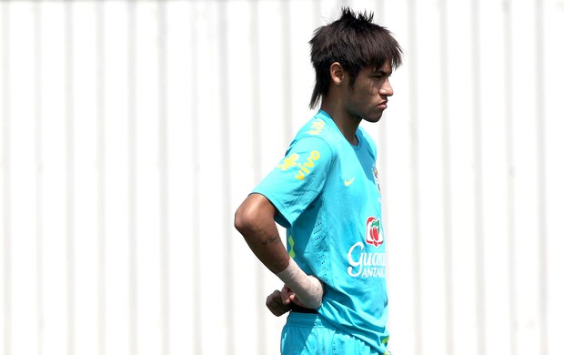 Neymar no treino da seleção brasileira (Foto: Mowa Press)