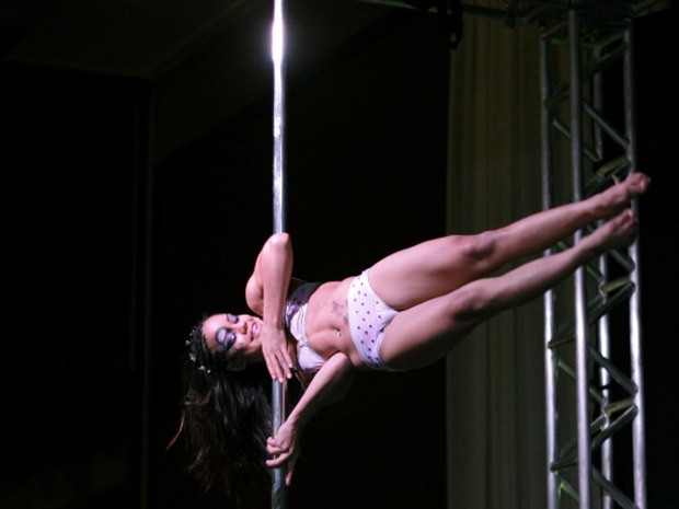 Bianca Santhany conquistou o 1º lugar na categoria nacional na 2ª World Cup Pole Dance (Foto: Leonardo Sardinha Ferreira / Divulgação)