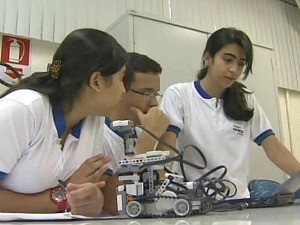 Alunos da rede pública de Manaus vão ter aulas de robótica, em 2014 (Foto: Reprodução/TV Amazonas)