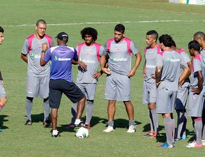 Cristóvão Borges com os jogadores no treino do Vasco (Foto: Ivo Gonzalez / Agencia O Globo)