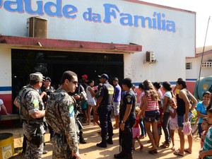 Protesto começou no hospital de pequeno porte do município (Foto: Jeferson de Oliveira/Arquivo Pessoal)