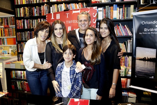 Família reunida (Foto: Roberto Filho / AgNews)