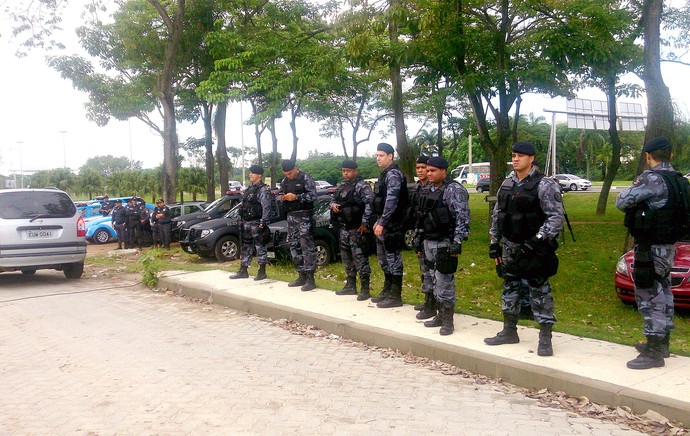seguranças batalhão de choque hotel Seleção (Foto: Richard Souza)