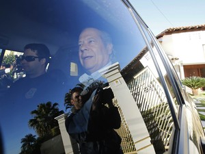 O ex-ministro da Casa Civil José Dirceu é preso em casa em Brasília como parte da 17ª fase da Operação Lava Jato, batizada de Pixuleco. O irmão dele Luiz Eduardo de Oliveira e Silva também foi preso, em Ribeirão Preto (SP), e há outros mandados de prisão (Foto: Dida Sampaio/Estadão Conteúdo)