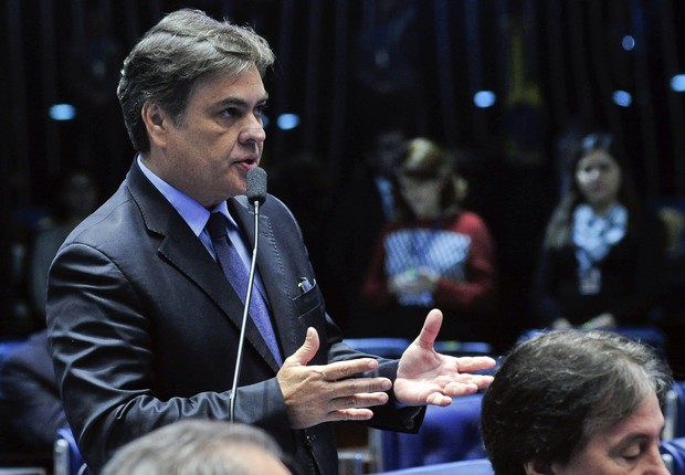 Senador Cássio Cunha Lima (PSDB-PB) fala durante julgamento do impeachment de Dilma Rousseff (Foto: Geraldo Magela/Agência Senado)