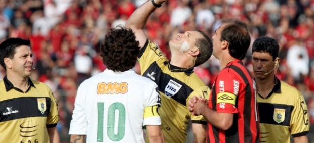 Arbitragem do jogo Atlético-PR x Coritiba (Foto: Divulgação/site oficial do Coritiba Foot Ball Club)
