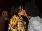 Christiane Torloni dá selinho em Cauby Peixoto após show 