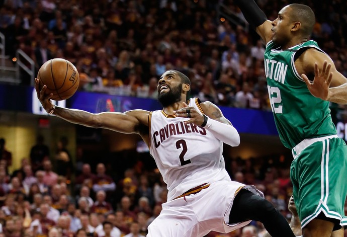 Kyrie Irving se destacou na vitória do Cleveland Cavaliers sobre o Boston Celtics (Foto: Getty Images)