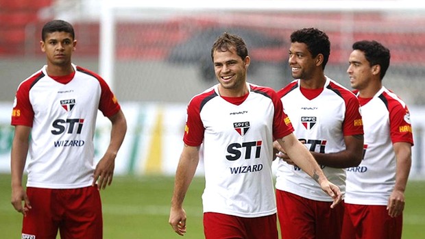 Denilson, Silvinho, Wallyson e Jadson treino São Paulo (Foto: Rubens Chiri / saopaulofc.net)