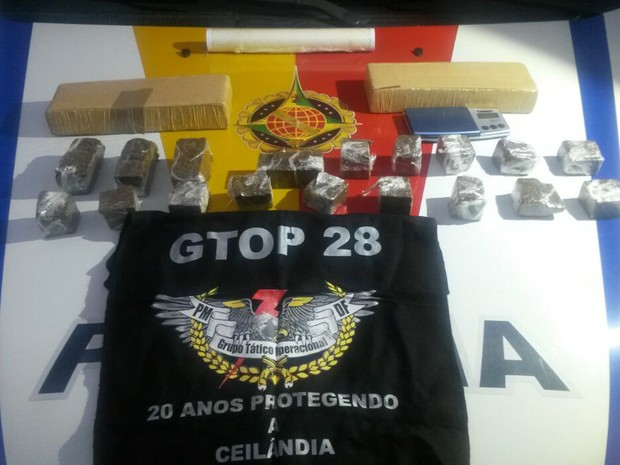 Droga apreendida com gestante e que seria vendida &#39;para comprar enxoval&#39; (Foto: Polícia Militar/Divulgação)
