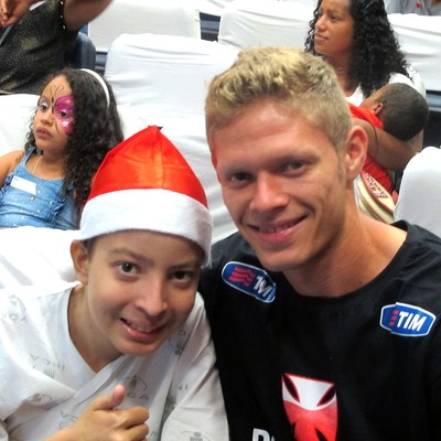 Marlone do Vasco jogadores visita ao INCA (Foto: Fred Huber)