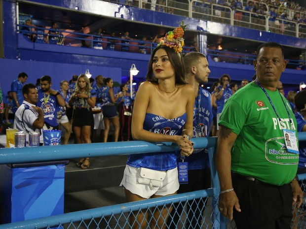 Thaila Ayala em camarote na Marquês de Sapucaí, no Rio (Foto: Marcello Sá Barretto/ Ag. News)