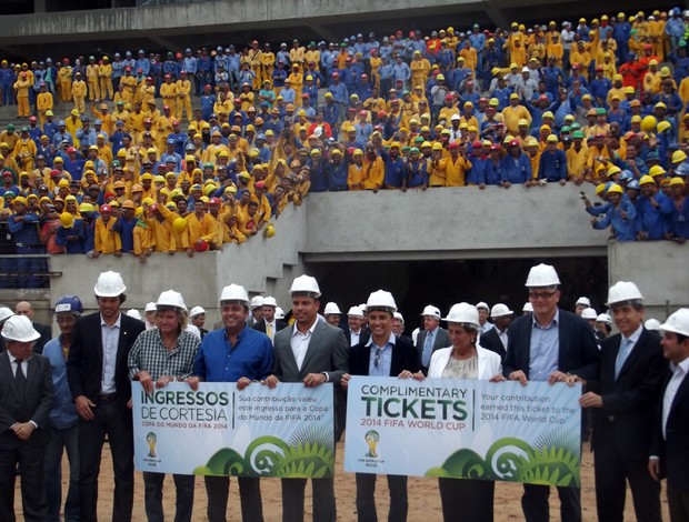 Jérôme Valcke, Ronaldo, Bebeto elogiaram as obras da Arena das Dunas, em Natal (Foto: Tiago Menezes)
