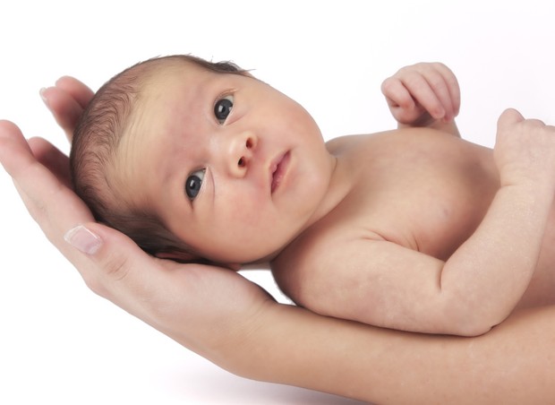 É normal o bebê nascer com a cabeça achatada? - Revista Crescer | Cuidados  com o recém-nascido