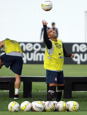 Emerson SHEIK treinando no corinthians (Foto: Anderson Rodrigues/Globoesporte.com)