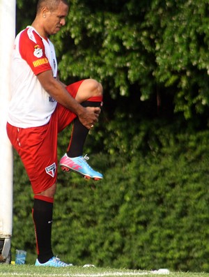 Luis Fabiano em treino no São Paulo (Foto: Cleber Akamine)