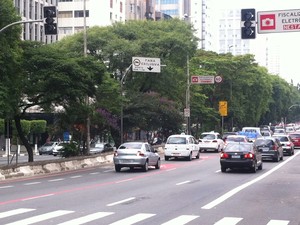 Semforo apagado na Zona Oeste de So Paulo. (Foto: Andr Paixo/G1)