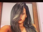 Rihanna muda o visual e aparece com o cabelo cinza