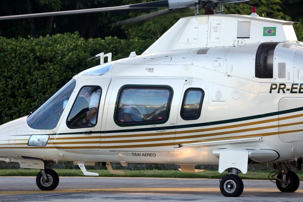 Thor Batista viajando de helicóptero (Foto: Gil Rodrigues/ FotoRio News)