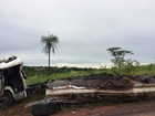 Caminhão tomba e derrama óleo vegetal em córrego de Irapuã