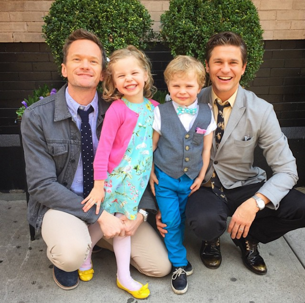 O ator Neil Patrick Harris, seu marido David Burtka e seus filhos (Foto: Instagram)
