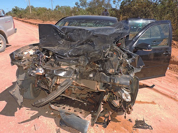 Frente de um dos carros envolvidos no acidente em Barreiras (Foto: Edivaldo Braga/ Blog do Braga)