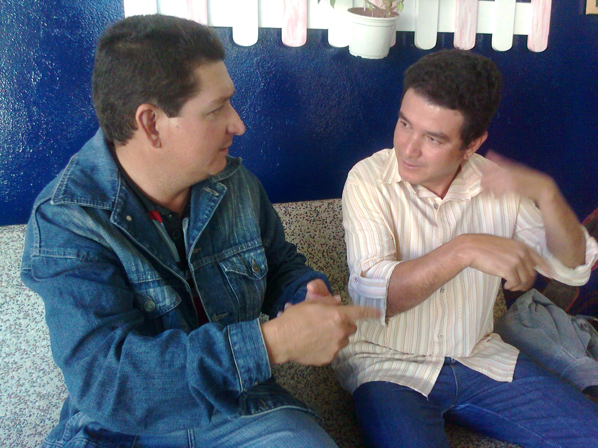 Os dois passaram alguns minutos conversando. (Foto: Carlos Alberto Soares/TV Tem)