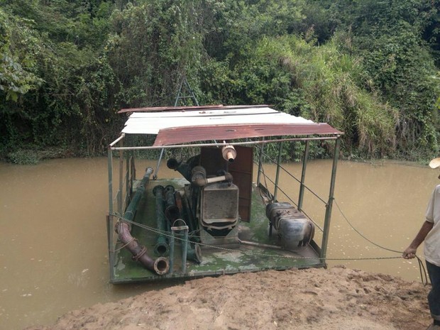 Policia Militar de Meio Ambiente aprende areia irregular em Itapecerica (Foto: Polícia Militar de Meio Ambiente/Divulgação) Policia Militar de Meio Ambiente aprende areia irregular em Itapecerica (Foto: Polícia Militar de Meio Ambiente/Divulgação)