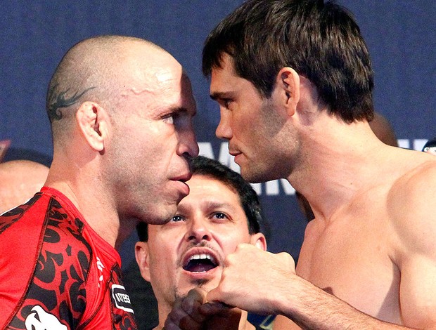 Wanderlei Silva e Rich Franklin na pesagem do UFC (Foto: Washington Alves / inovafoto)
