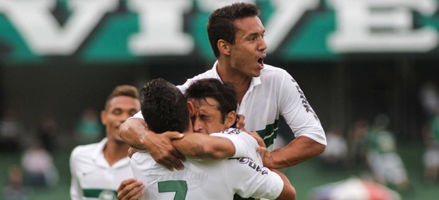 Chico gol Coritiba (Foto: Joka Madruga / Ag. Estado)