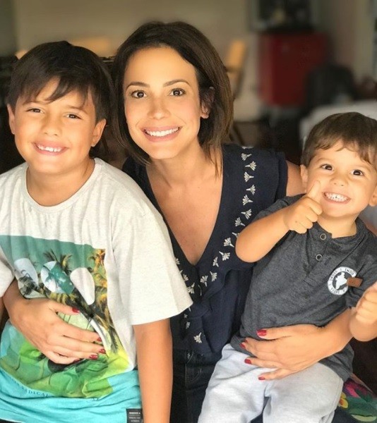 Juliana Knust e os filhos (Foto: Reprodução / Instagram)