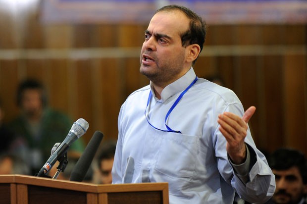 O empresário iraniano Mahafarid Amir Khosravi, durante seu julgamento em Teerã em 18 de fevereiro de 2012, em foto divulgada pela agência Isna (Foto: AP/ISNA, Hamid Foroutan)