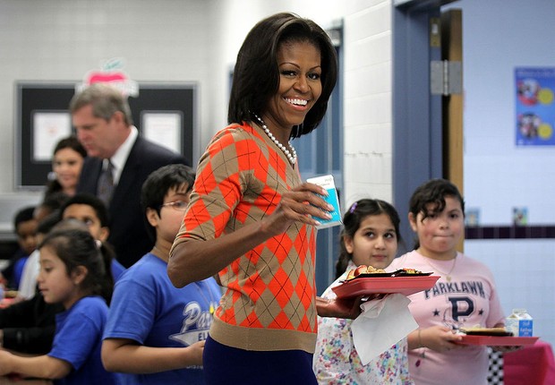 Michelle Obama almoçando com estudantes nos EUA (Foto: Alex Wong/Getty Images)