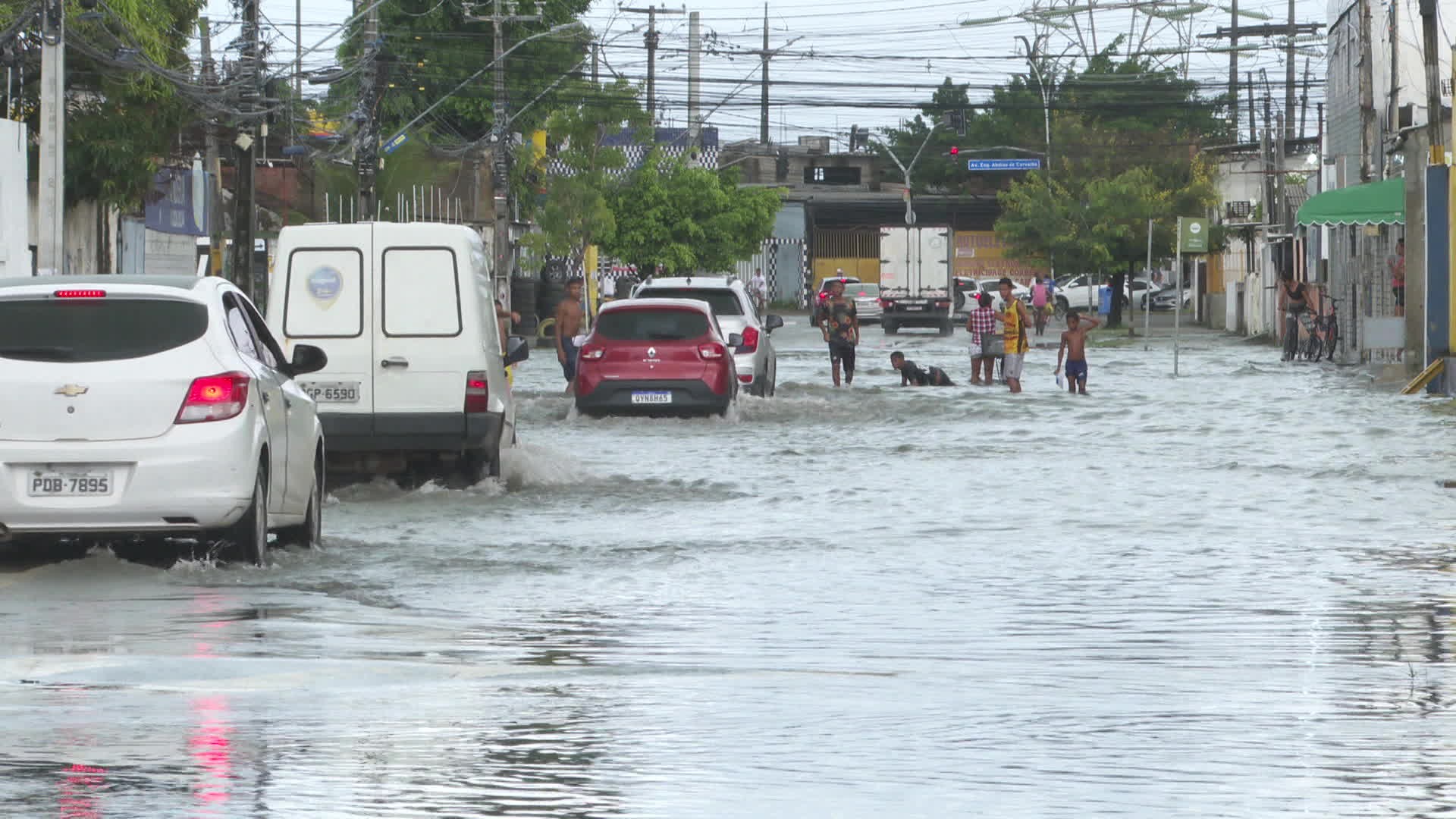 Apac Alerta Para Mais Chuvas Grande Recife Tem Duas Mortes