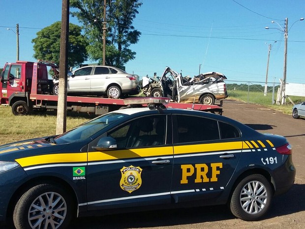 Acidente envolvendo quatro veículos causou uma morte e deixou 10 feridos em Carazinho (RS) (Foto: PRF/Divulgação)
