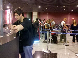 Operação padrão continua no aeroporto do Recife (Foto: Kety Marinho/Globo Nordeste)