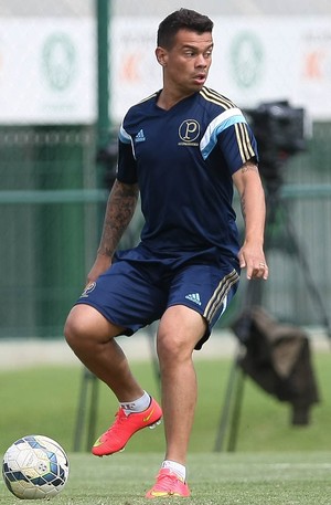 Após quase dois meses, Bernardo volta a ser relacionado no Palmeiras