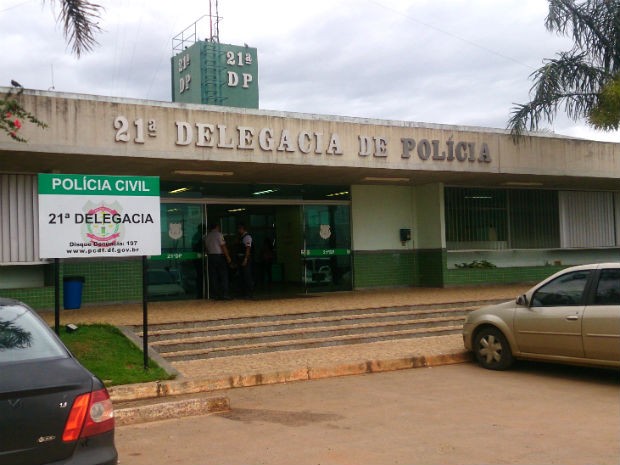 Fachada da 21ª Delegacia de Polícia, em Taguatinga Norte (Foto: Mateus Rodrigues/G1) Fachada da 21ª Delegacia de Polícia, em Taguatinga Norte (Foto: Mateus Rodrigues/G1)