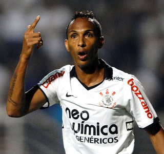 Corinthians fará homenagem a Liedson neste domingo na arena