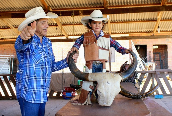 Pedro Jorge de 3 anos é locutor de rodeios em Rondônia (Foto: Angelina Ayres Medeiros/Rede Amazônica) Pedro Jorge de 3 anos é locutor de rodeios em Rondônia (Foto: Angelina Ayres Medeiros/Rede Amazônica)