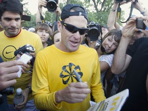 Lista é liderada pelo ciclista americano Lance Armstrong, em foto de 29 de agosto (Foto: Christinne Muschi/Reuters) Lista é liderada pelo ciclista americano Lance Armstrong, em foto de 29 de agosto (Foto: Christinne Muschi/Reuters)