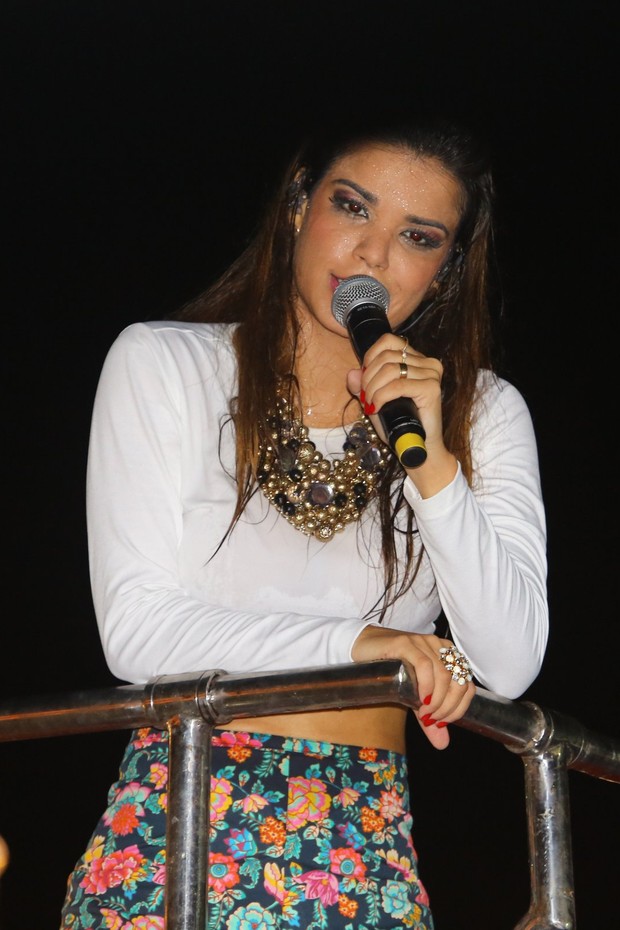 Mari Antunes se apresenta com o Babado Novo em Feira de Santana, na Bahia (Foto: Marcello Sá Barreto / AgNews)