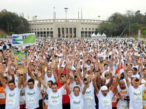 Largada da primeira edição da Corrida e Caminhada da Esperança, em 2011 (Foto: Divulgação)