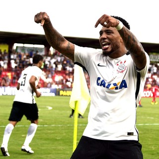 Jô ou Kazim? Ataque do Corinthians no Dérbi não terá espaço para os dois