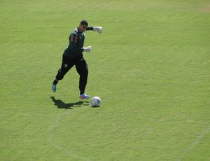 Matheus, goleiro do América-MG em treinamento (Foto: Rafael Araújo / Globoesporte.com)