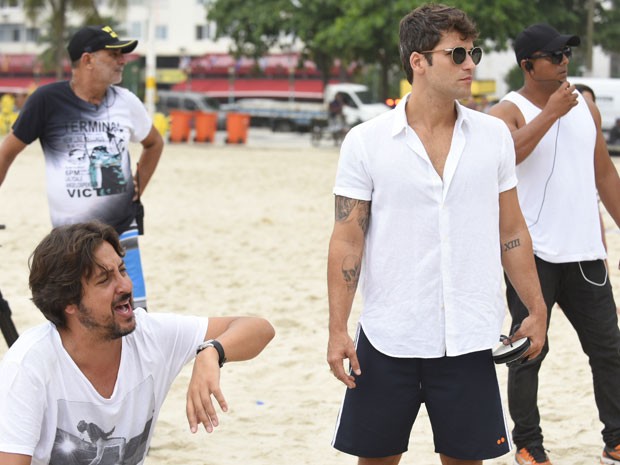 O diretor Cristiano Marques conduz a gravação (Foto: Raphael Dias/Gshow)