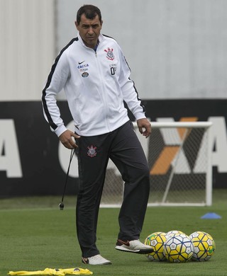 Discípulo de Tite, Carille usa técnico do Fla como exemplo e sonha em ficar