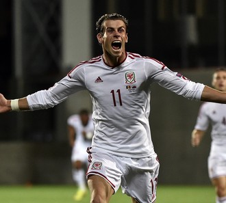 Andorra x País de Gales - Bale comemora gol  (Foto: AFP)