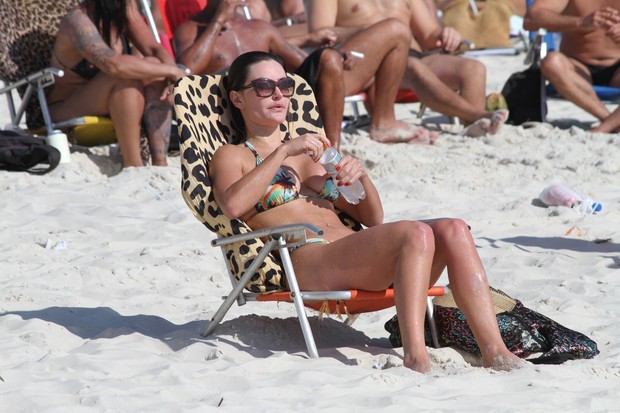 Laura Keller na praia (Foto: Wallace Barbosa / AgNews)